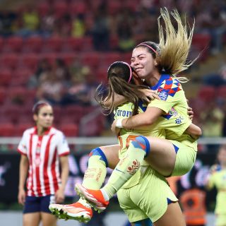América femenil consigue ventaja ante unas Chivas inoperantes