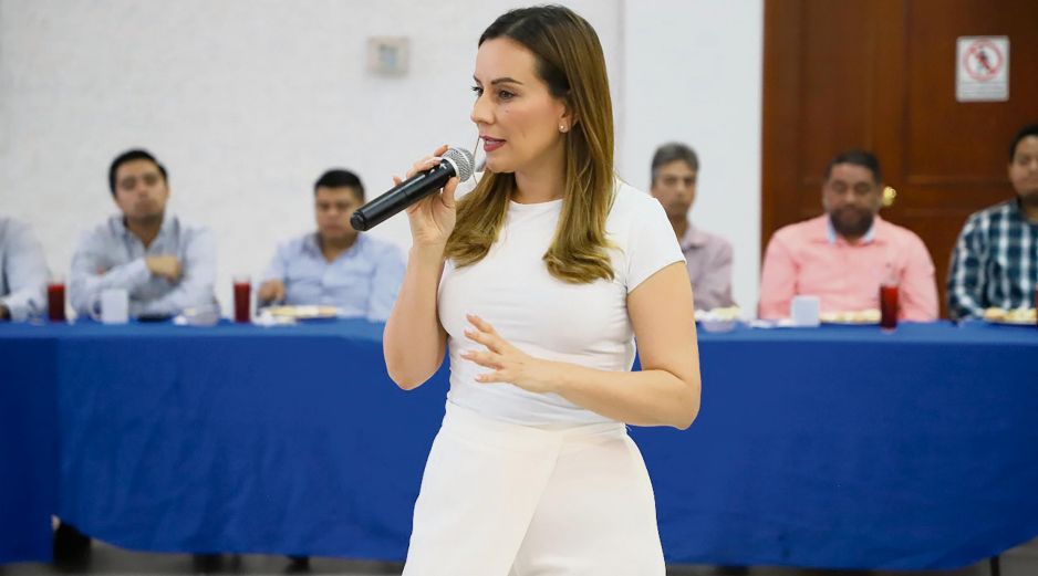 La panista compartió sus propuestas con el Colegio de Ingenieros Civiles del Estado de Jalisco. ESPECIAL
