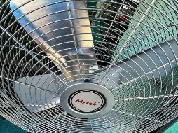 El ventilador mueve el aire existente, pero no lo refresca, por lo que en los días calurosos, necesita más tiempo para activarse. EL INFORMADOR / ARCHIVO