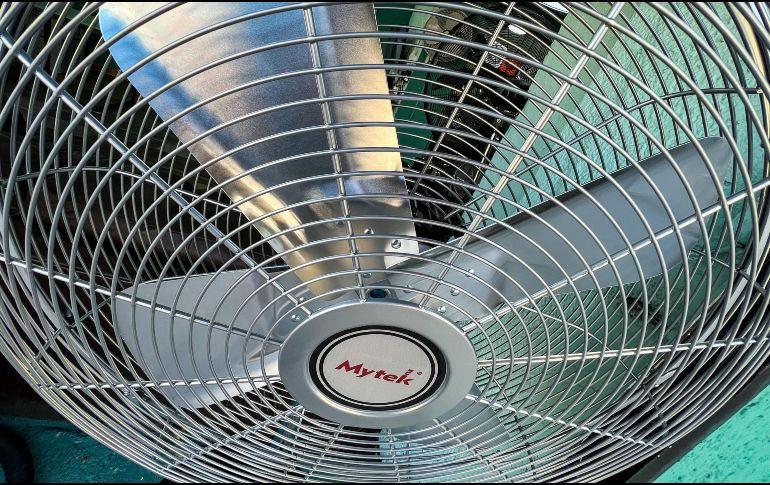 El ventilador mueve el aire existente, pero no lo refresca, por lo que en los días calurosos, necesita más tiempo para activarse. EL INFORMADOR / ARCHIVO