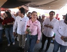 Durante su recorrido por el Centro Histórico, aprovecharon para conmemorar y celebrar a la madres tapatías en el marco del 10 de mayo entregado rosas. ESPECIAL