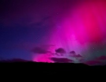 Impresionantes postales dejan las auroras boreales. X / @SkyAlertMx