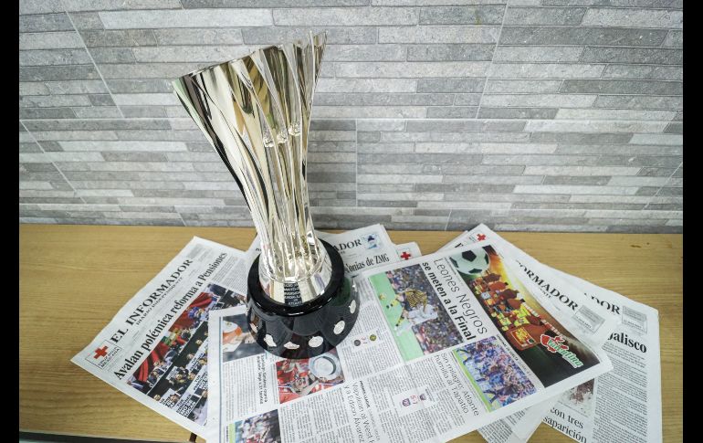 Dicho premio que tiene un peso cerca de los siete kilos 800 gramos será entregado en el Estadio Jalisco cuando se dispute el partido de Vuelta. EL INFORMADOR / H. Figueroa