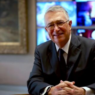 Ricardo Salinas Pliego bromea con regalo del 10 de mayo por apagones en México