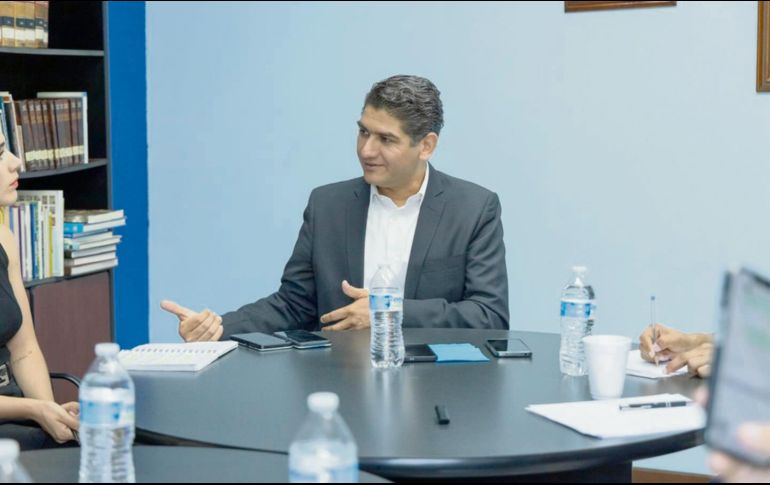 El abanderado del PAN, PRI y PRD trabajará para crear apoyos en beneficio de las jefas de familia. ESPECIAL