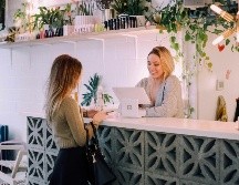 Además de participar como comprador, también puedes ofrecer tus servicios en el Hot Sale 2024. UNSPLASH/Christiann Koepke
