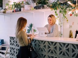 Además de participar como comprador, también puedes ofrecer tus servicios en el Hot Sale 2024. UNSPLASH/Christiann Koepke