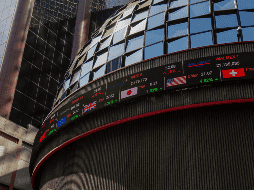 En la jornada, el peso se depreció un 0.17% frente al dólar, al cotizar a 16.81 unidades por billete verde, luego de los 16.78 en la jornada previa, según datos del Banco de México. NTX / ARCHIVO