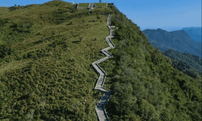El camino que conduce al cerro Coxolitepetl, y que se asemeja a la Muralla China. INSTAGRAM/ Xicotepec Travel 