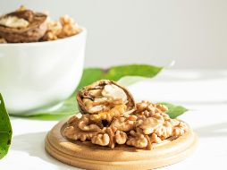 Puedes consumir cantidades adecuadas de omega-3 con una variedad de alimentos. UNSPLASH / L. BIRTA