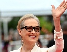 A sus 74 años, la actriz estadounidense demostró nuevamente su sencillez y no paró de mandar besos a los 'fans' que coreaban su nombre. ESPECIAL / X / @Festival_Cannes