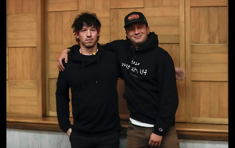 Los integrantes de Twenty One Pilots, Josh Dun y Tyler Joseph compartieron una rueda de prensa en un hotel de la CDMX. EFE/ Isaac Esquivel