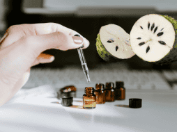 El aceite esencial de guanábana ha demostrado tener propiedades antioxidantes, antiinflamatorias y antimicrobianas. ESPECIAL