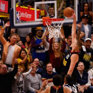 La magia de Jokic le da la ventaja a Denver