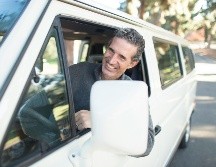 Contratar un seguro de auto es una obligación, pero puedes hacerlo bajo tus términos y como mejor te convenga. UNSPLASH/frank mckenna