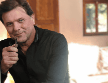 El actor fue abordado en las instalaciones de Televisa, en donde confirmó que ya se convirtió en abuelo. INSTAGRAM/ stricklerrene