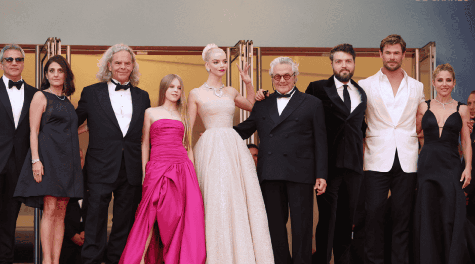 Los actores posaron junto al director de la película, George Miller, y el resto del equipo de 'Furiosa'. ESPECIAL / X / @Festival_Cannes