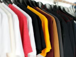 Lavar la ropa no siempre es una tarea tan sencilla. ESPECIAL/ Foto de Parker Burchfield en Unsplash