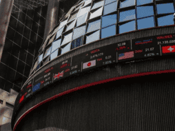 En la jornada, el peso se apreció un 0.95% frente al dólar, al cotizar a 16.68 unidades por billete verde, luego de los 16.84 en la jornada previa, según datos del Banco de México. NTX / ARCHIVO