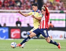 Ramón Juárez y Cade Cowell durante el partido de ida de la Semifinal del torneo Clausura 2024. IMAGO7/ Etzel Espinosa