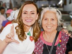 La candidata habló con miembros de la asociación RAYO. ESPECIAL