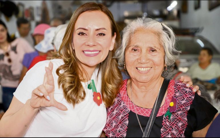 La candidata habló con miembros de la asociación RAYO. ESPECIAL