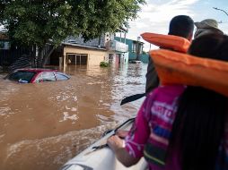 En Porto Alegre las aguas comienzan a menguar tras dos días sin lluvias. ESPECIAL / AFP