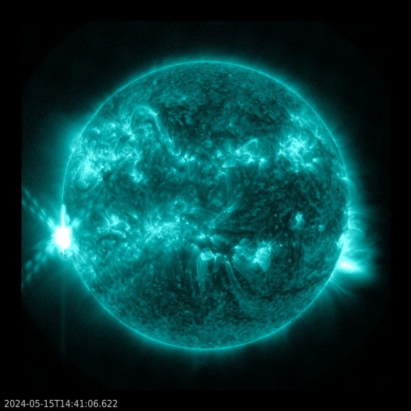 El Observatorio de Dinámica Solar de la NASA capturó esta imagen de una llamarada solar el 15 de mayo de 2024.  NASA/SDO
