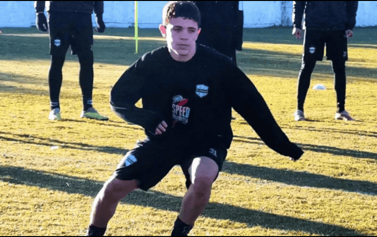 Mateo Apolonio se convirtió en el jugador más joven en debutar en la Primera División. Instagram/ @prensariestra