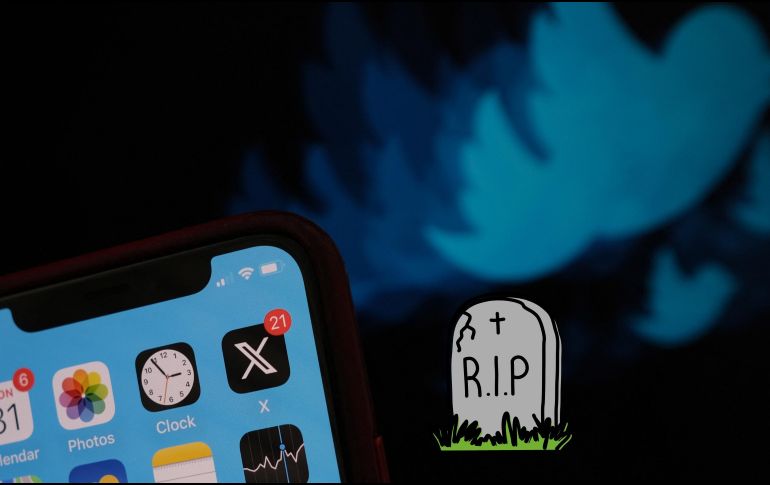 Aunque el logo de Twitter cambió a X el pasado julio de 2023, el dominio seguía siendo el mismo. AFP / ARCHIVO