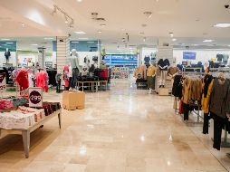 Muchas personas quieren gozar de los descuentos del Hot Sale en las tiendas físicas. EL INFORMADOR/ARCHIVO