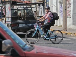 La bicicleta se ha convertido en el transporte predilecto de miles de personas. EL INFORMADOR/ARCHIVO