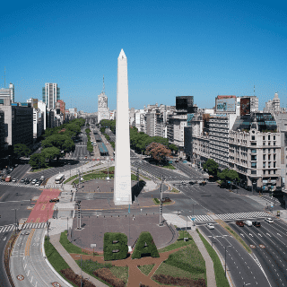 Denuncian a Milei por usar fondos públicos para viaje a España