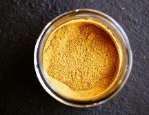 Los “shots” de cúrcuma con cítricos -como limón, toronjil y naranja- son recomendados para revitalizar el cuerpo y ganar estamina. UNSPLASH/ Lucas MARULIER