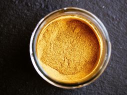 Los “shots” de cúrcuma con cítricos -como limón, toronjil y naranja- son recomendados para revitalizar el cuerpo y ganar estamina. UNSPLASH/ Lucas MARULIER