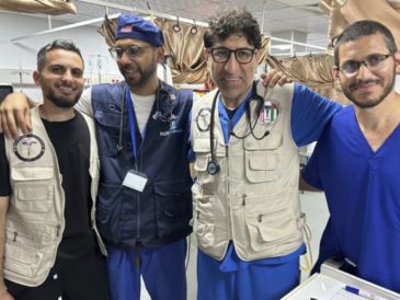 Varios médicos dijeron que no se marcharían hasta que se permitiera la entrada a Gaza de nuevos equipos de voluntarios para sustituirlos. CORTESÍA