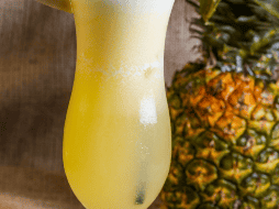 Se debe consumir el tepache con moderación debido a su contenido de azúcar y alcohol, aunque en bajas cantidades. CANVA
