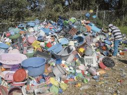 Los residuos plásticos que no se reciclan y se tiran en los océanos pueden llegar a equivaler a 4.4 millones de toneladas en el año 2050. AFP