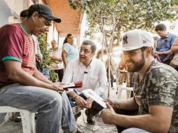 Chema Martínez ha centrado su campaña en recorridos casa por casa. ESPECIAL