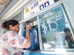 La población opta por rellenar los garrafones en estos establecimientos, con un costo de entre los 11 y 26 pesos. EL INFORMADOR/H. Figueroa