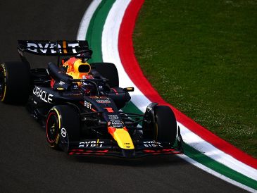 Max Verstappen de Red Bull ha hecho historia al lograr su octava "pole position" seguida, igualando lo hecho por Ayrton Senna. AFP / G. Bouys