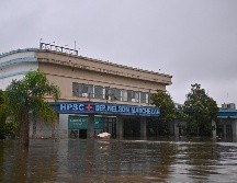 Las autoridades brasileñas han rescatado hasta el momento a 82 mil personas tras las graves inundaciones que han devastado la región sur de Brasi. EFE/ Andre Borges