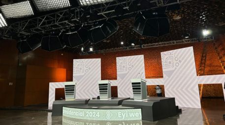Aspectos de los preparativos finales para lo que será el escenario del último debate presidencial en México.SUN/Berenice Fregoso