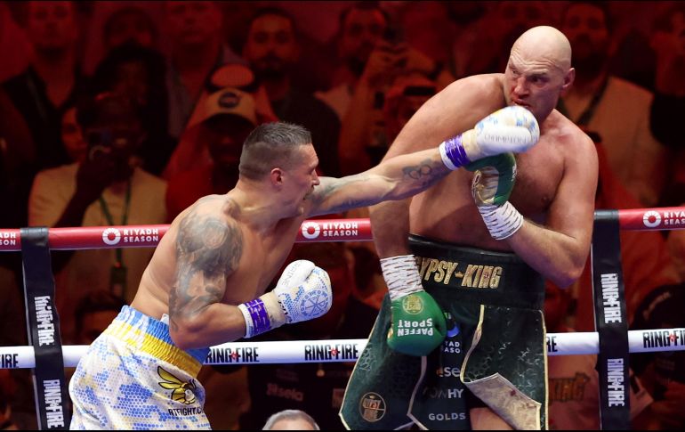 Dos jueces favorecieron a Usyk por 115-112 y 114-113, mientras que el tercero vio ganador a Fury, por 114-113. EFE/A. Haider