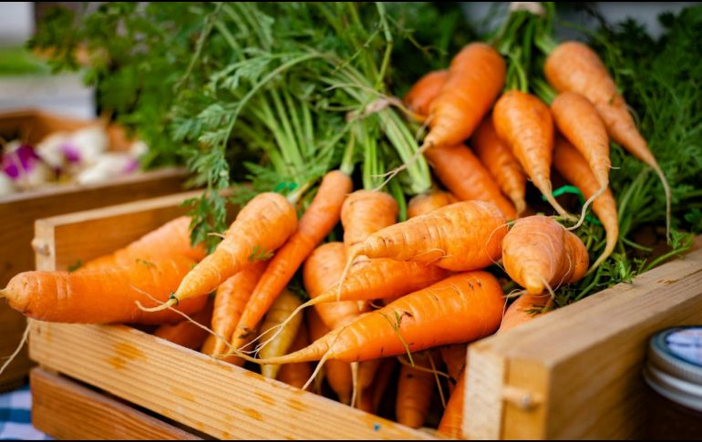La zanahoria es una de las hortalizas más consumidas en el mundo. ESPECIAL/ Foto de David Holifield en Unsplash