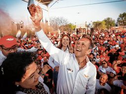 Según una de las iniciativas del abanderado naranja, regalará tabletas electrónicas a estudiantes de educación básica. ESPECIAL