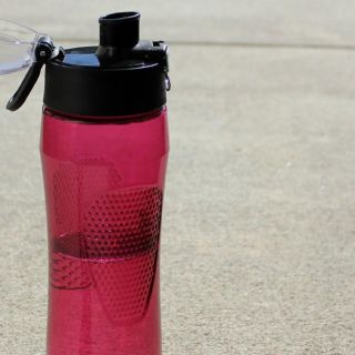 Esto es lo que pasa en tu cuerpo si tomas suero y no estás deshidratado