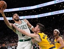 Jayson Tatum sumó 36 puntos anoche, 10 de ellos en el tiempo extra para llevar a los Celtics al triunfo en el inicio de la final de la Conferencia Este. AP/C. Krupa