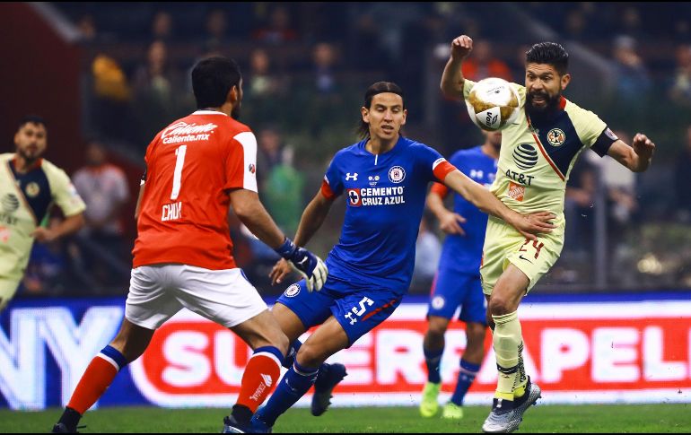 Igor Lichnovsky (centro) fue titular en la derrota del Cruz Azul ante América en la Final del Apertura 2018. IMAGO7/E. Sánchez