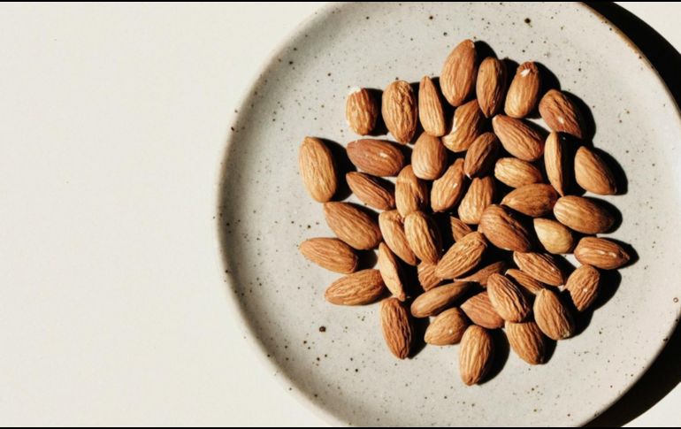 Las almendras son uno de los frutos más consumidos, pero ¿conocías todos estos beneficios que tiene para tu salud? UNSPLASH/ Jocelyn Morales